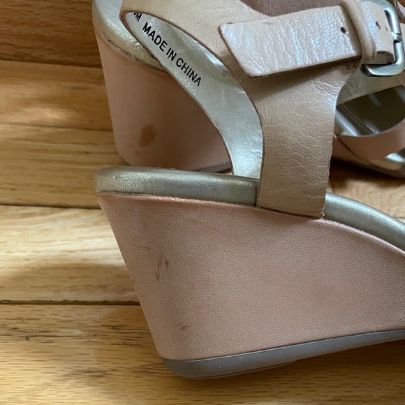 NWOT Beige Sandals Platform Heels Size: 9 M - Picture 7 of 8